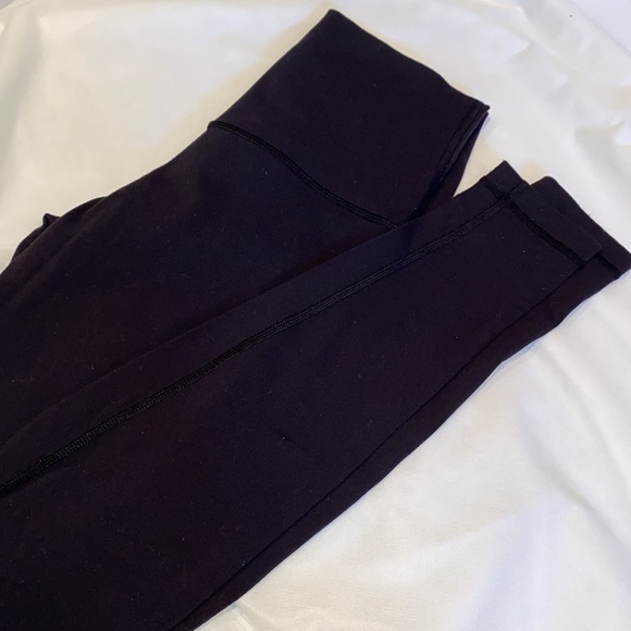 LIKE NEW all black full length high rise lululemon leggings - Picture 5 of 5